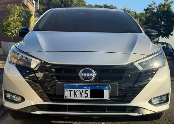 NISSAN VERSA 1.6 16V FLEX EXCLUSIVE XTRONIC NISSAN VERSA 1.6 16V FLEX EXCLUSIVE XTRONIC